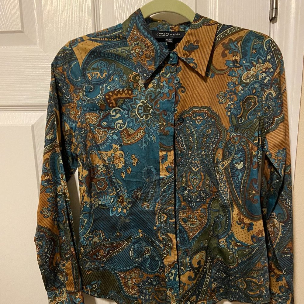 NWT Jones New York Petite Green, Tan and Turquoise Blouse Size Petite Small